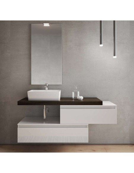 Composizione bagno sospesa sfalsata moderna con mensola e specchio inclusi