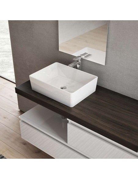 Composizione bagno sospesa sfalsata moderna con mensola e specchio inclusi